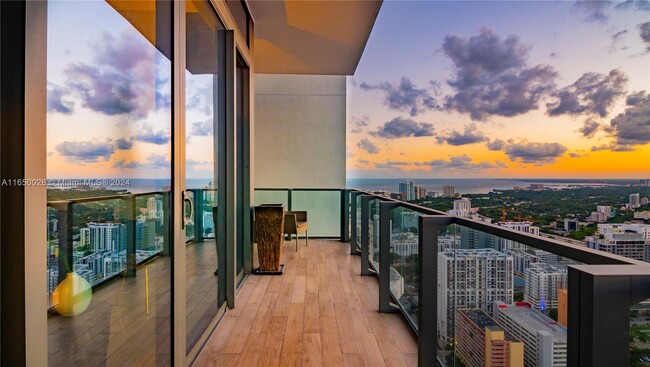 Photo - 88 SW 7th St Condominio Unidad 4106