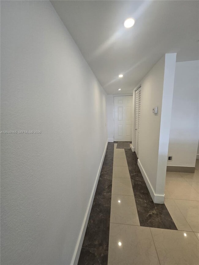 Building Photo - 2903 N Miami Beach Blvd Unit 804