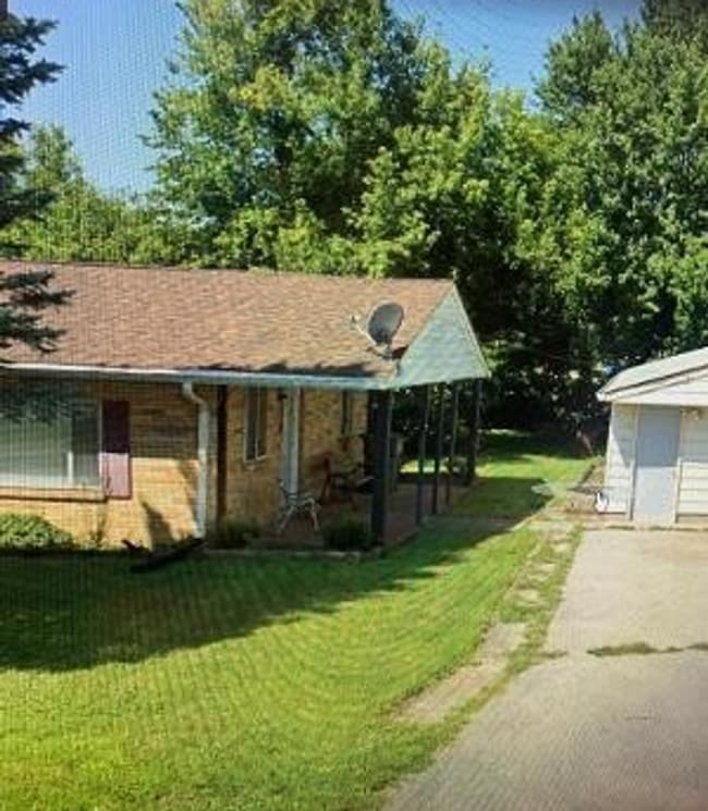 Building Photo - Coming Soon Two Bedroom One Bathroom Home ...