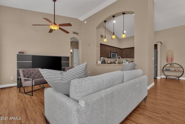 Photo - 1138 E Amberwood Dr House