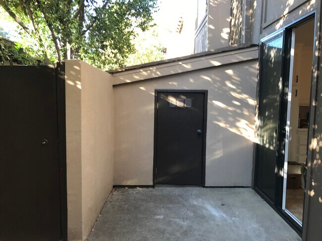 Photo - 712 Woodside Ln E Unit 712