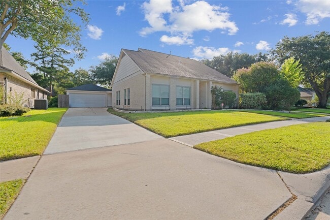 Photo - 15414 Willow River Dr