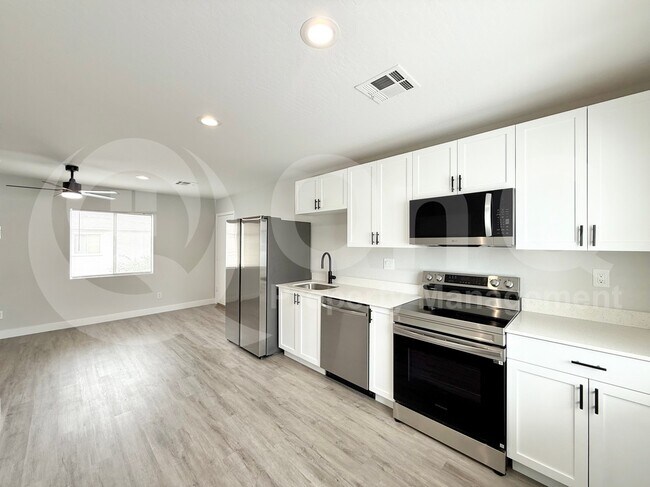 Photo - 2153 W Morten Ave