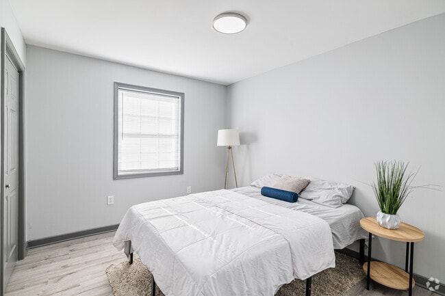 2BR, 1.5BA - 750SF - Primary Bedroom - LIV Lakeview