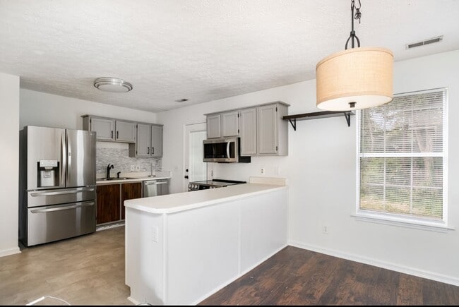 Building Photo - Hip East Nashville! Rental