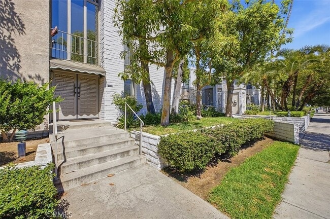 Photo - 5305 White Oak Ave