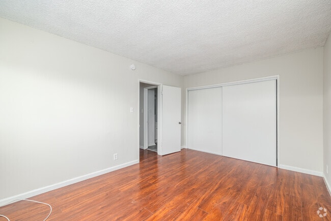 1BR, 1BA - 730SF - Bedroom