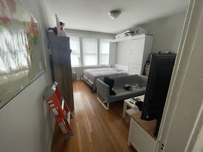 Building Photo - MASSIVE STUDIO with new Stainless Kitchen Heat HW Inc NO FEE Students ok Close to BU