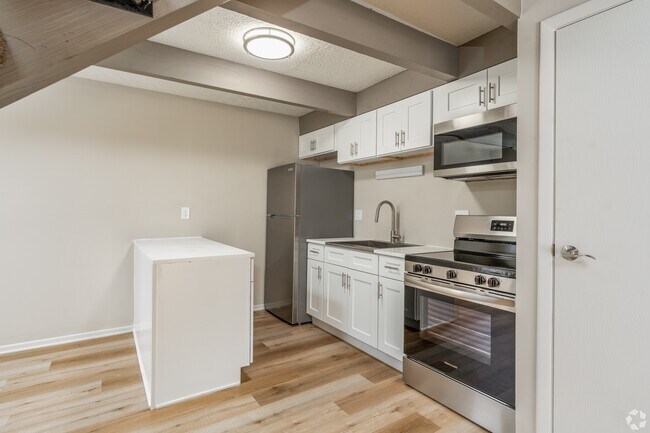 Creekbend & Chase Townhomes