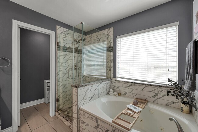 Photo - 3215 Canterbury Ln