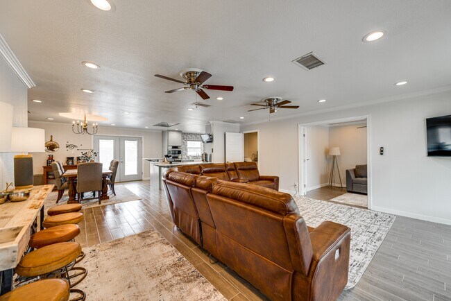 Photo - 1603 Mc Clintic St