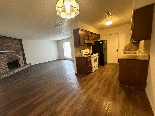 Photo - Coming SOON: Cute 3 bedroom 2 bathroom Duplex In Broken Arrow!