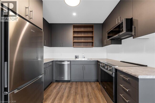 Photo - 166 EVERETT Cmn