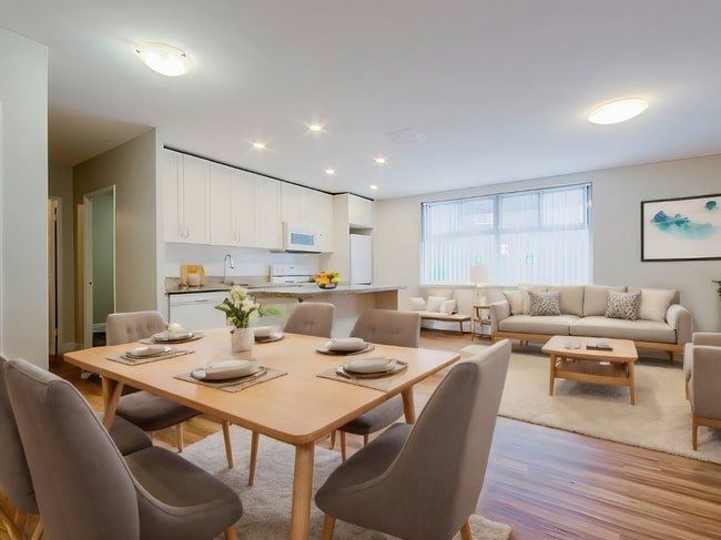 Photo - 107 Redpath Avenue