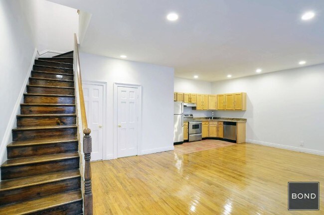 Building Photo - 33 Saint Marks Place Rental