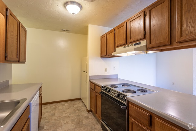 2BR, 2BA - 925 SF
