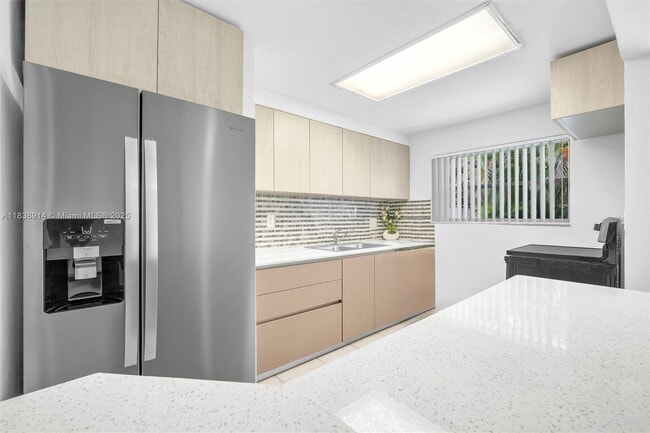 Building Photo - 1050 NE 156th St Rental