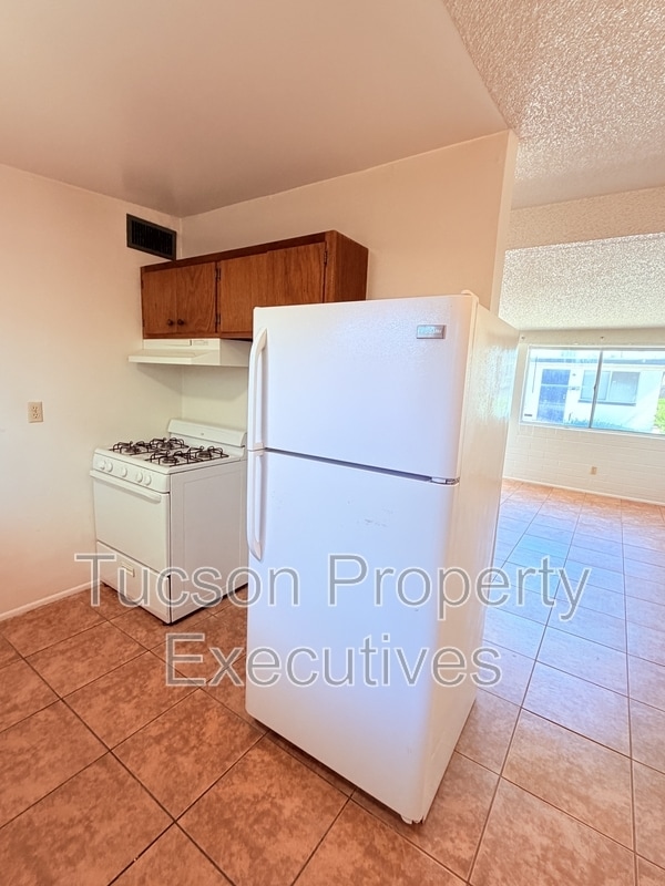 Photo - 4223 E Lee St