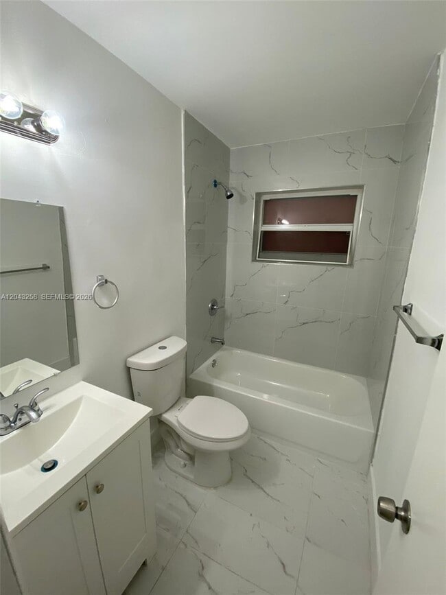 Photo - 1842 Madison St Unit 3