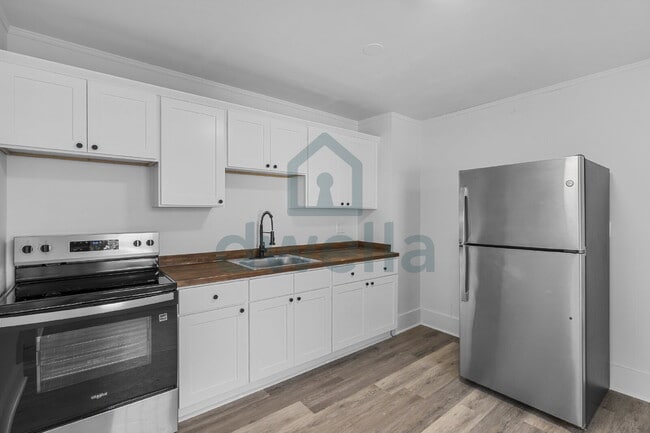 Photo - LOCATION, LOCATION, LOCATION!!! 3-Bedroom RENOVATED Rental Home-UNMATCHED CONVENIENCE!