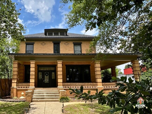 Photo - 406 W 1st St