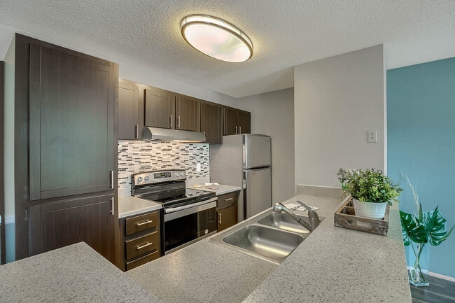 Lakeside Central Apartments