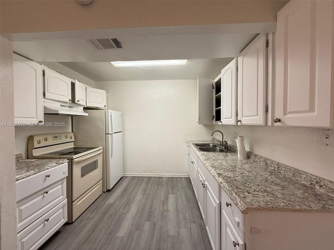 Photo - 5970 NW 28th St