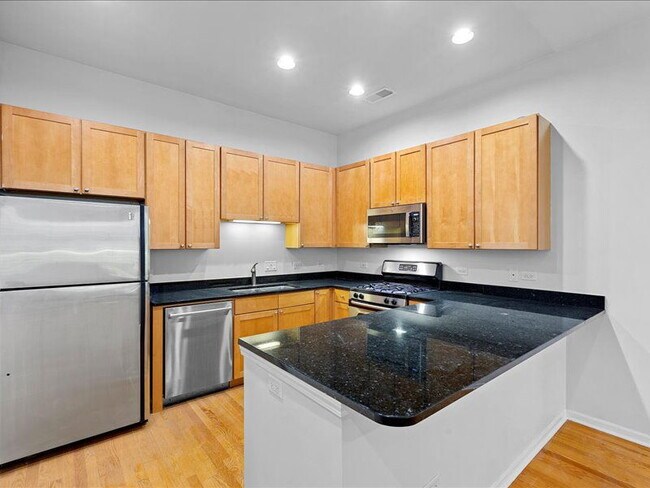 Photo - 945 N Howe St