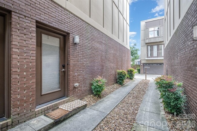 Photo - 925 Westbrook Dr