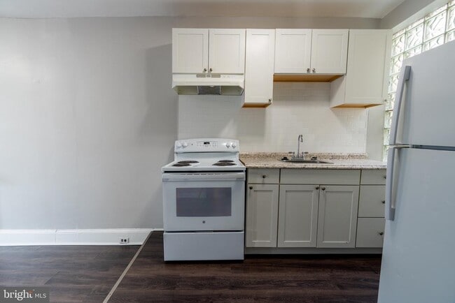 Photo - 3617 N Sydenham St