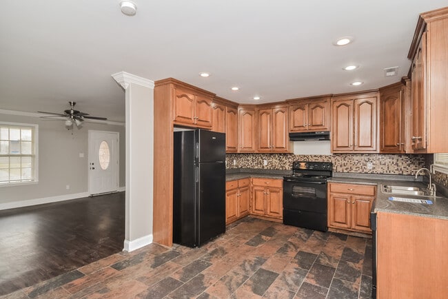 Photo - 27569 Grant Dr