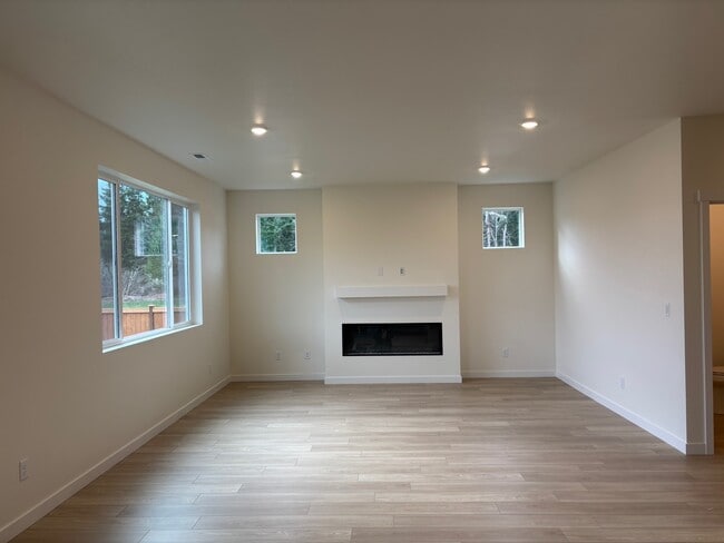 Photo - 17058 126th St E