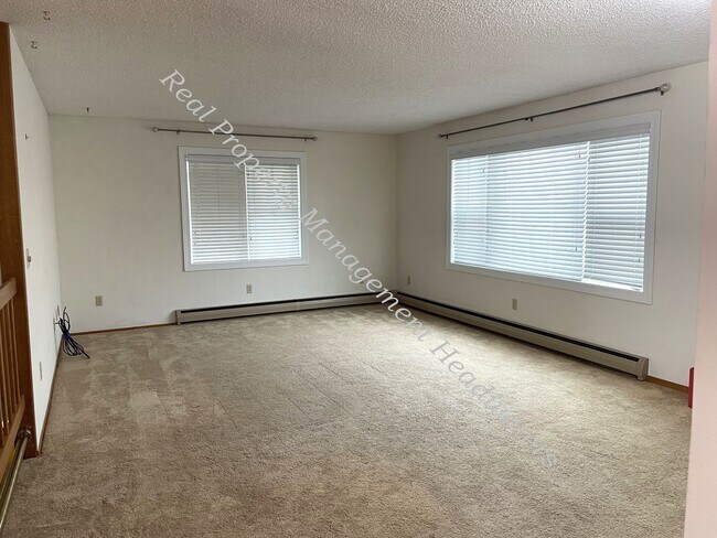 Photo - 4+ Bedroom 3-1/2 Bath House for Rent