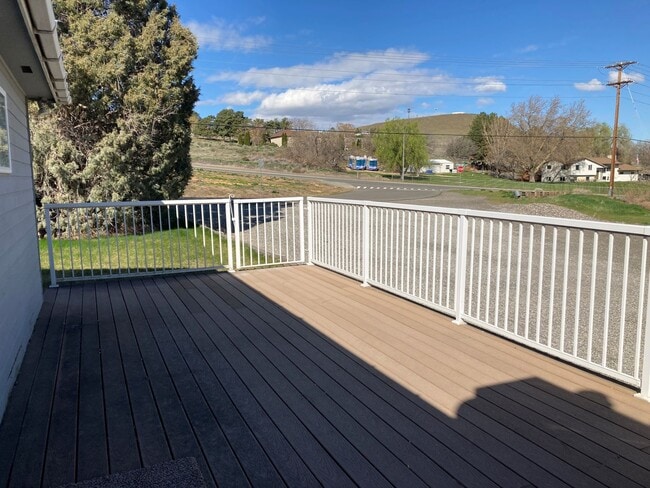 Photo - Spacious 4-Bedroom, 2-Bath Home with Daylight Basement, Large Yard & Two Fireplaces!.