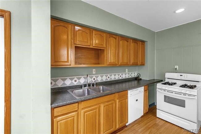 Photo - 120 Aldrich Pl
