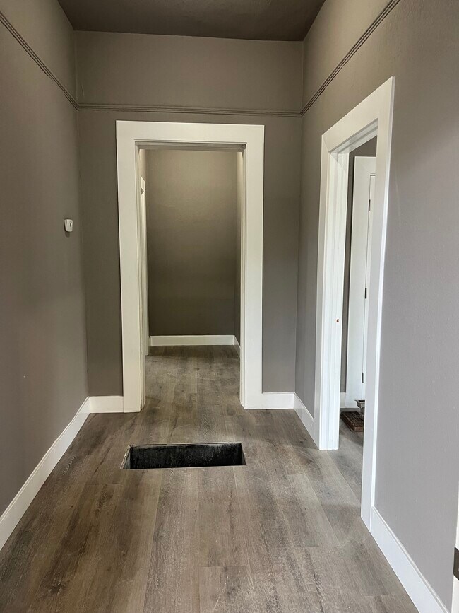 Photo - 245 W Oak St