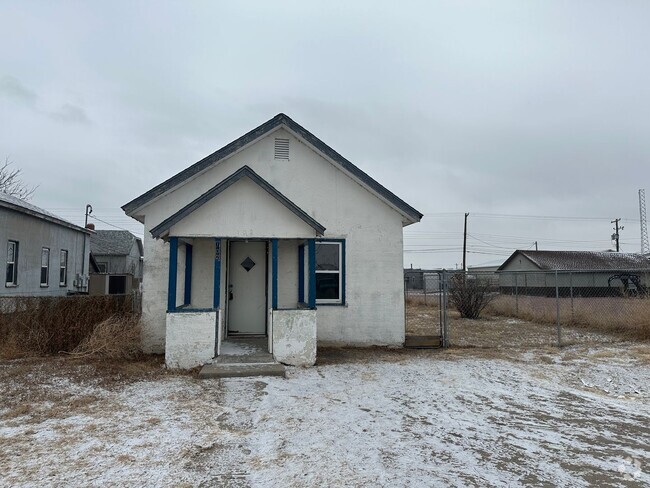 Building Photo - 2 bedroom, 1 bath home! Pet Friendly! Fenc...