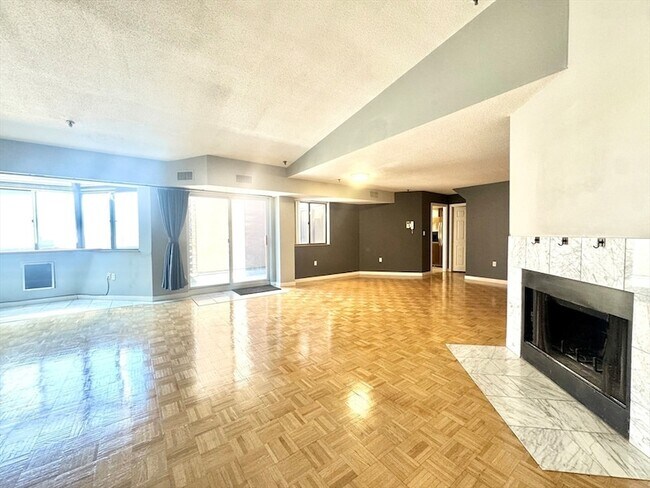 Photo - 147 Kelton St Unit 715