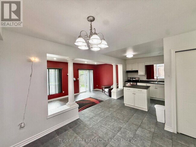 Photo - 691 Oakcrossing Rd