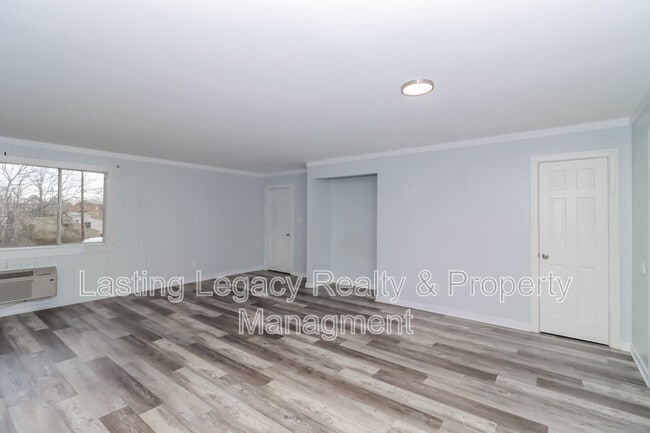 Photo - 2331 15th St NE