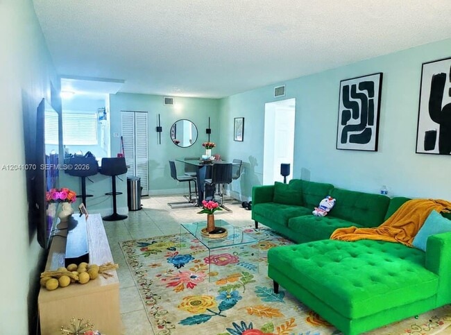 Photo - 703 Gardens Dr Unidad 102