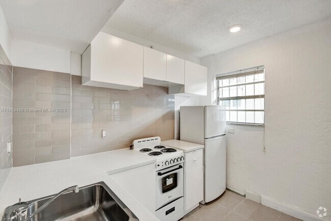 Building Photo - 542 NW 8th St Rental