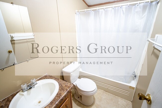 Photo - 671 Regina Ln