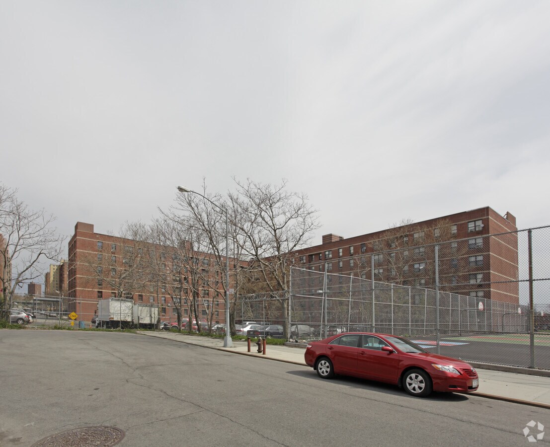 Photo - 463 Watkins St