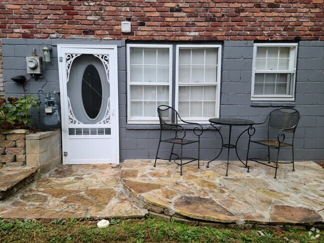 Building Photo - 1882 Bruce Rd NE Unit Basement Apartment