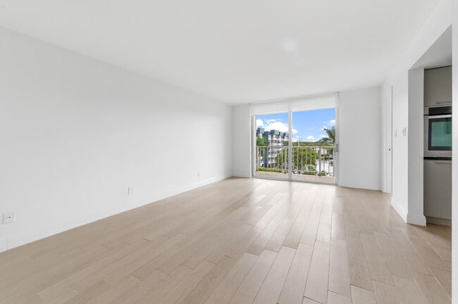 Photo - 16546 NE 26th Ave Unit 5h