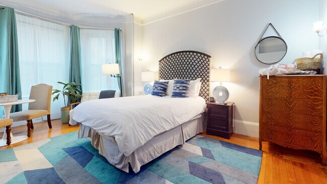 Photo - 1029 Beacon St Unit 1