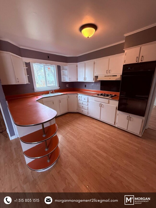 Photo - 162 W 8th St