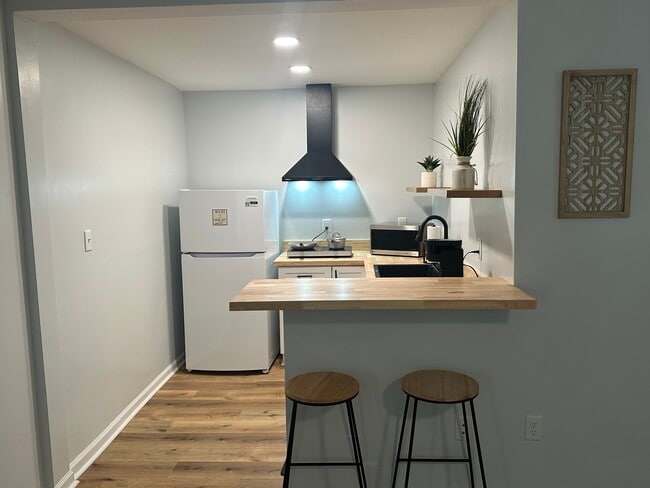 Building Photo - 99 High Ridge Dr Unit Fully furnished Studio