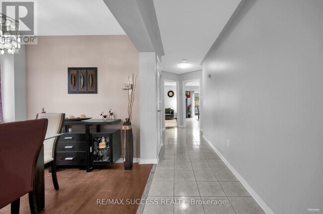 Photo - 228 Flagstone Way